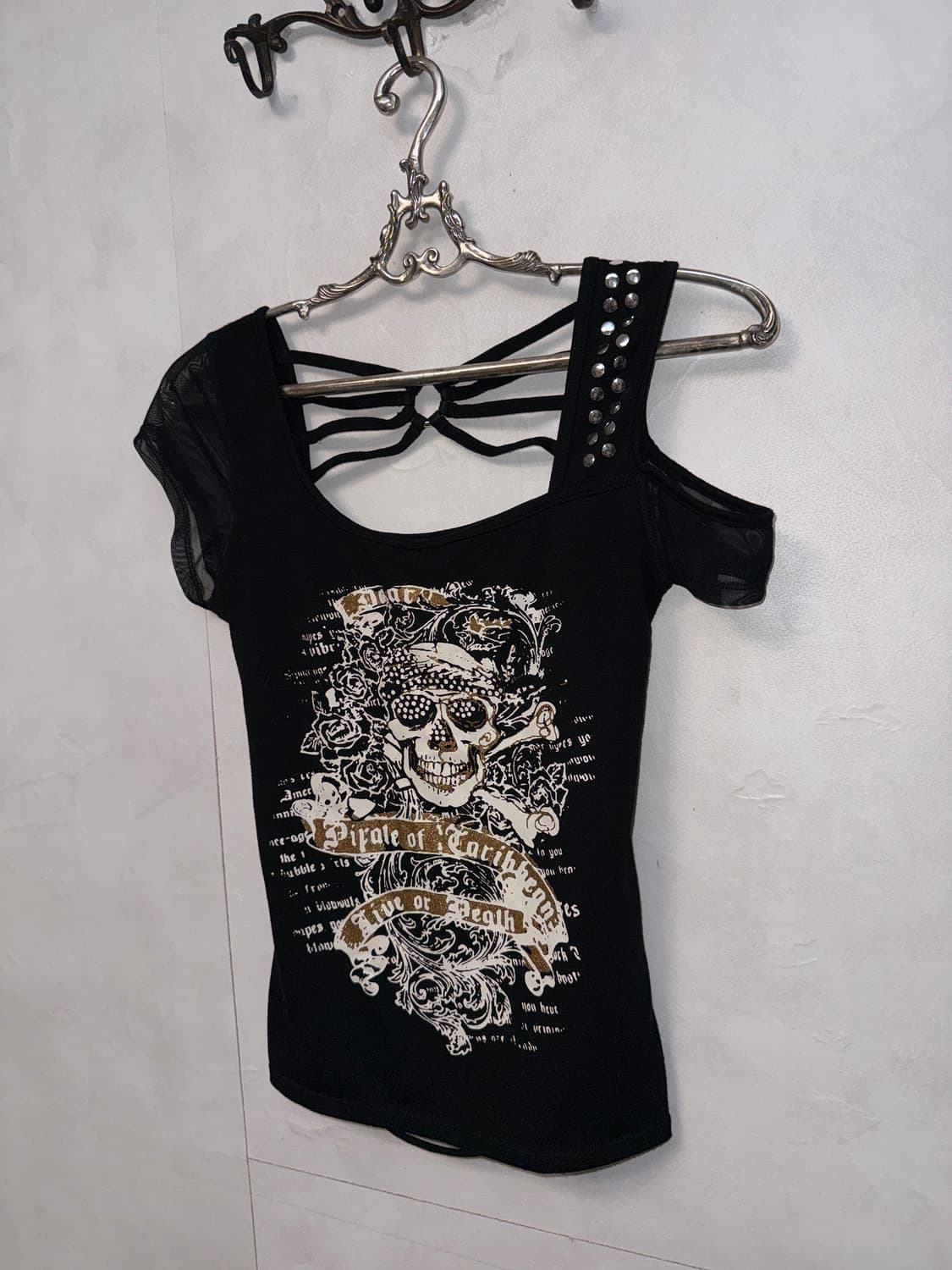 Black unbal shoulder back detail half t 상품이미지3