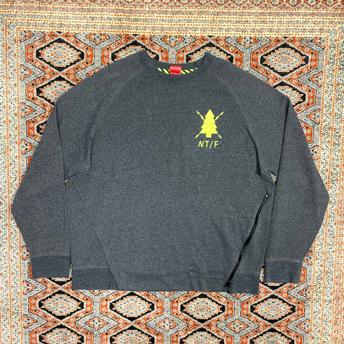 나이키 나무 프린팅 차콜 맨투맨 티셔츠 남성XXL 상품이미지1