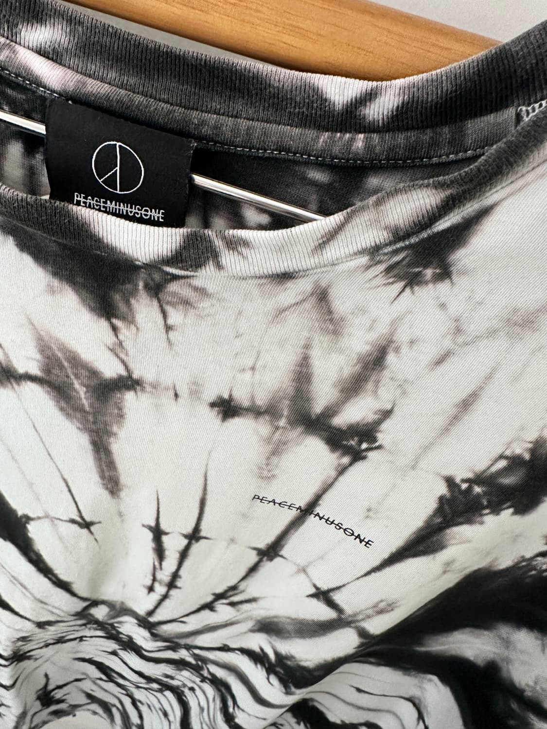 지드래곤-피스마이너스원 블랙 타이 다이 반팔티셔츠 상품이미지3