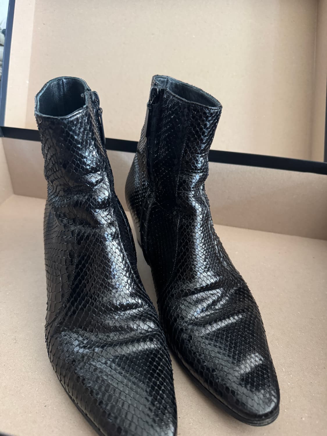 생로랑 파이썬 스네이크 스킨 첼시부츠 상품이미지3