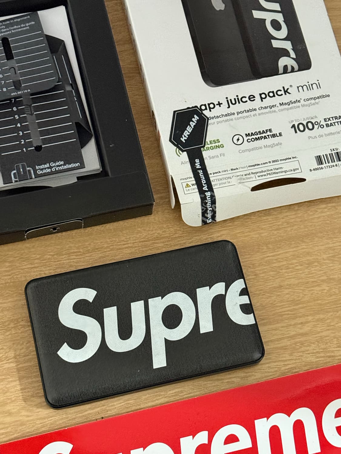 22FW 슈프림 맥세이프 모피 보조배터리 상품이미지6