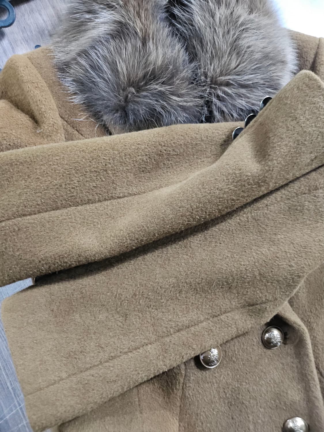 on&on 브라운 퍼 카라 더블 버튼 코트 S 상품이미지6