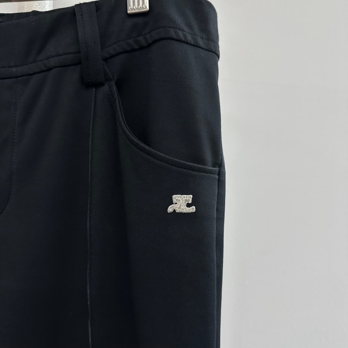 꾸레쥬 로고 핀턱 팬츠 상품이미지3