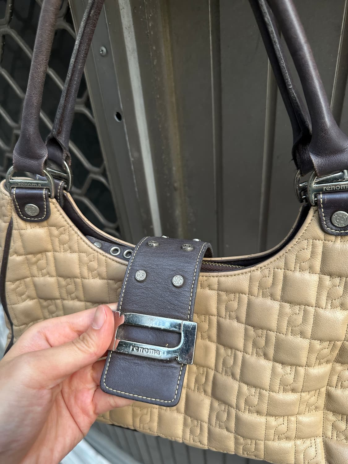 Renoma vintage embossed leather stud bag 상품이미지4