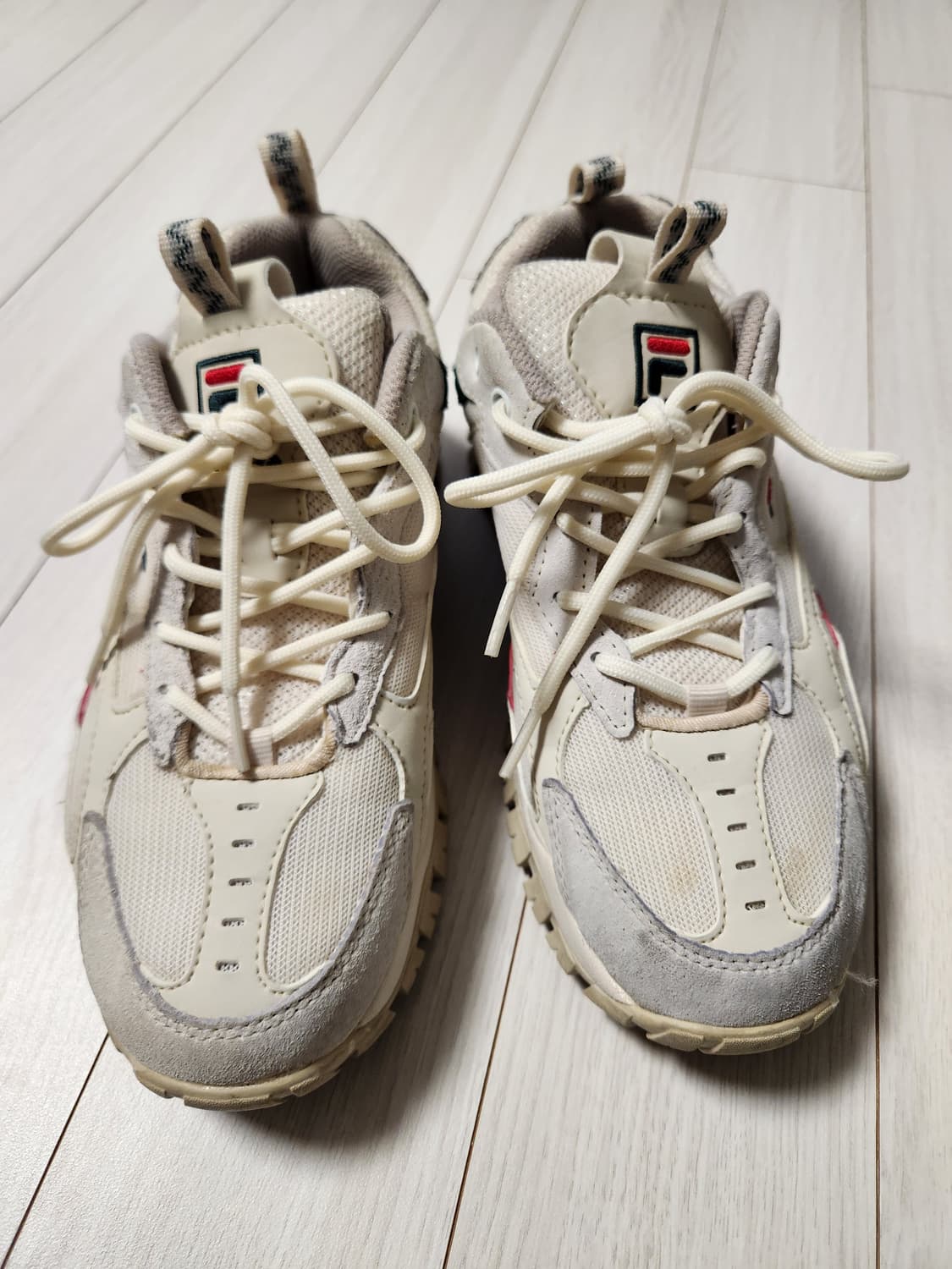 휠라 운동화 남녀공용 워킹화 레이트레이서 사이즈240

사용감은 좀 있지 상품이미지2