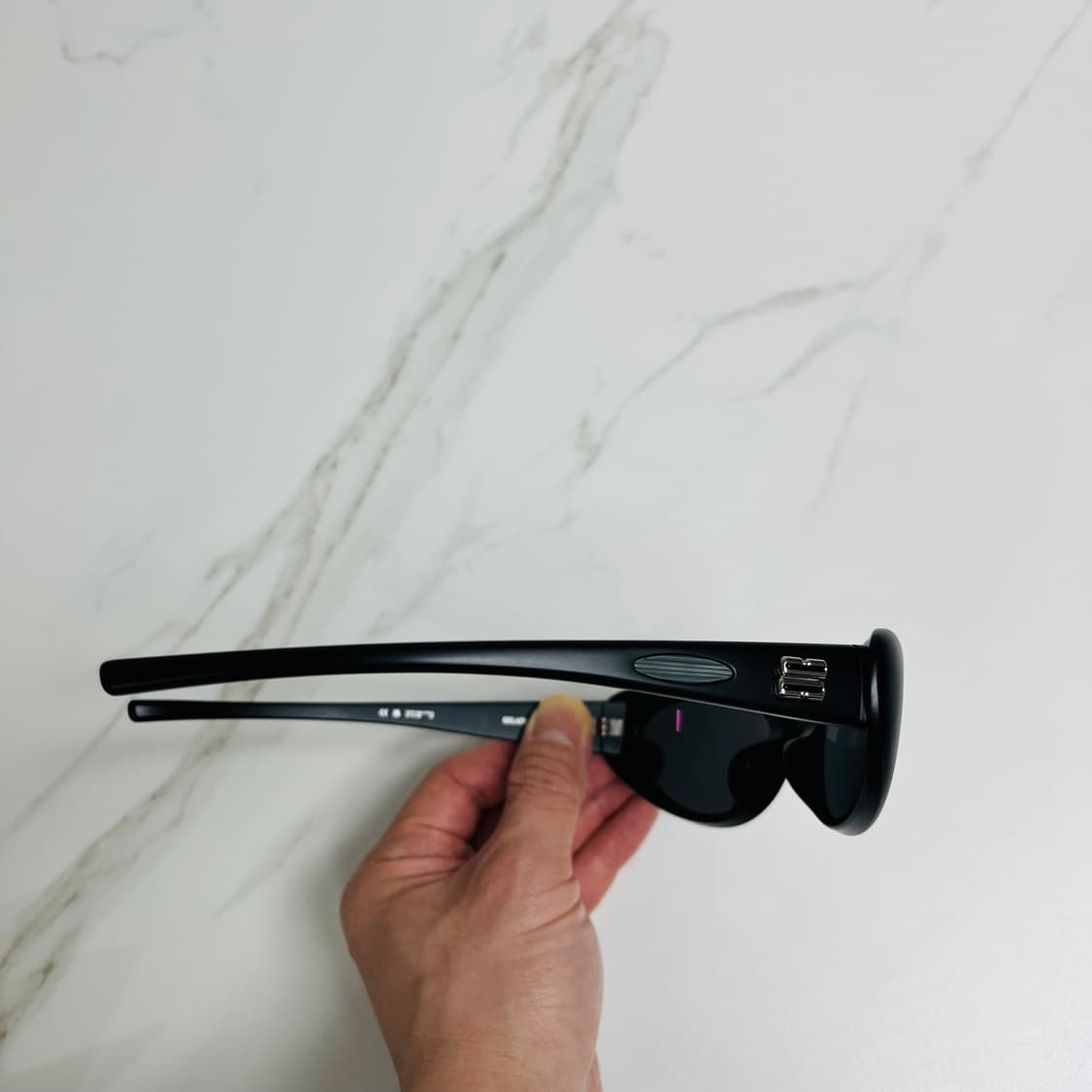 젠틀몬스터 젤라티 01 블랙 상품이미지2