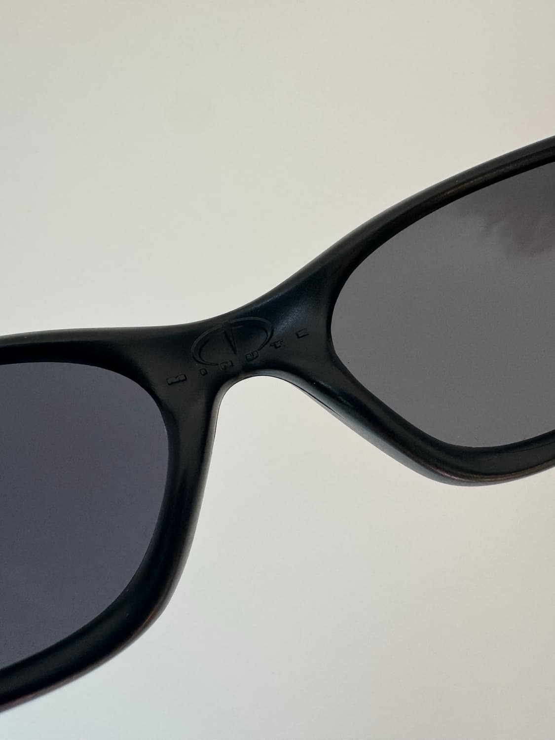 오클리 선글라스 미뉴트 무광블랙 상품이미지2