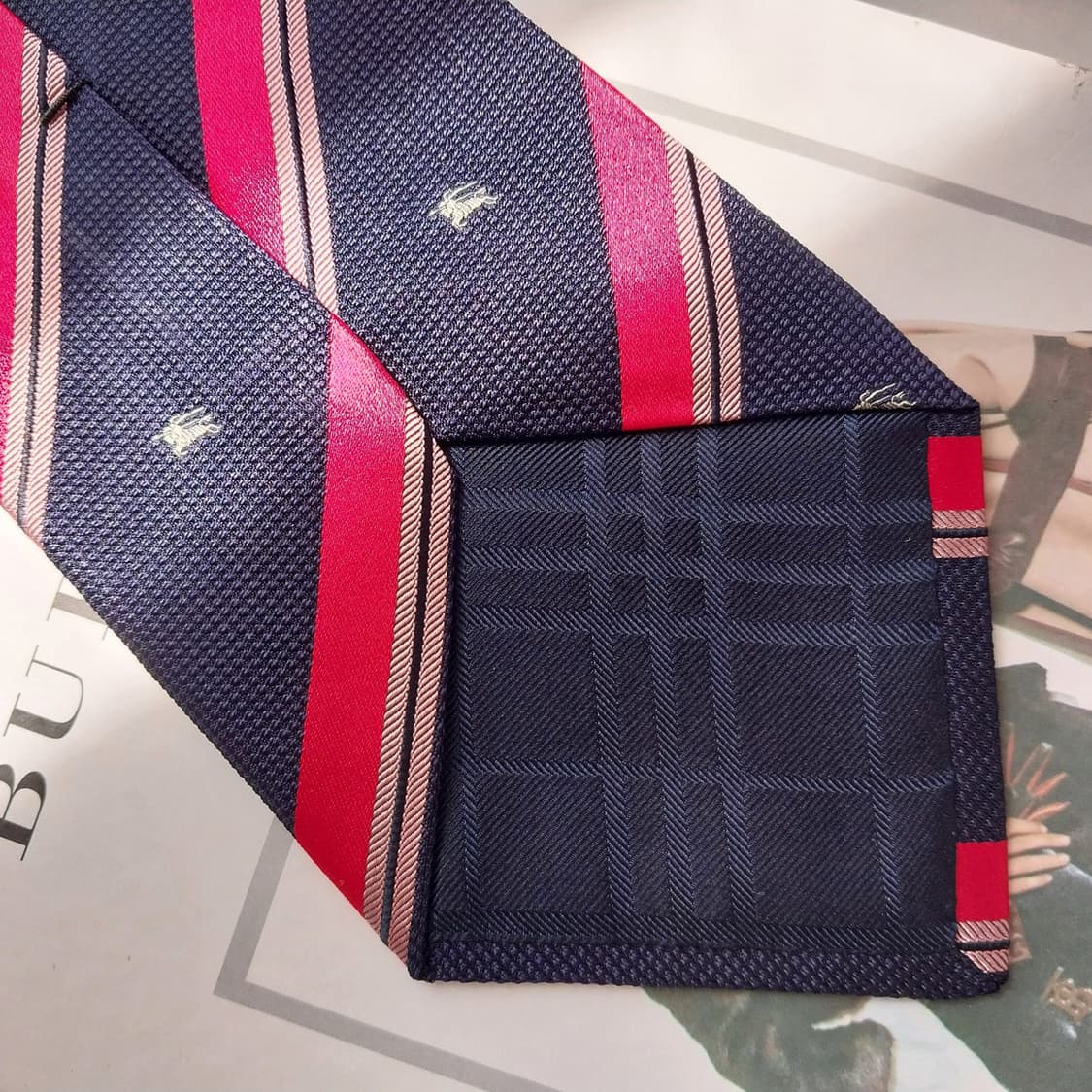 버버리 정품 기마사 로고 전체패턴 넥타이 9.9cm 새제품 K2215 상품이미지7