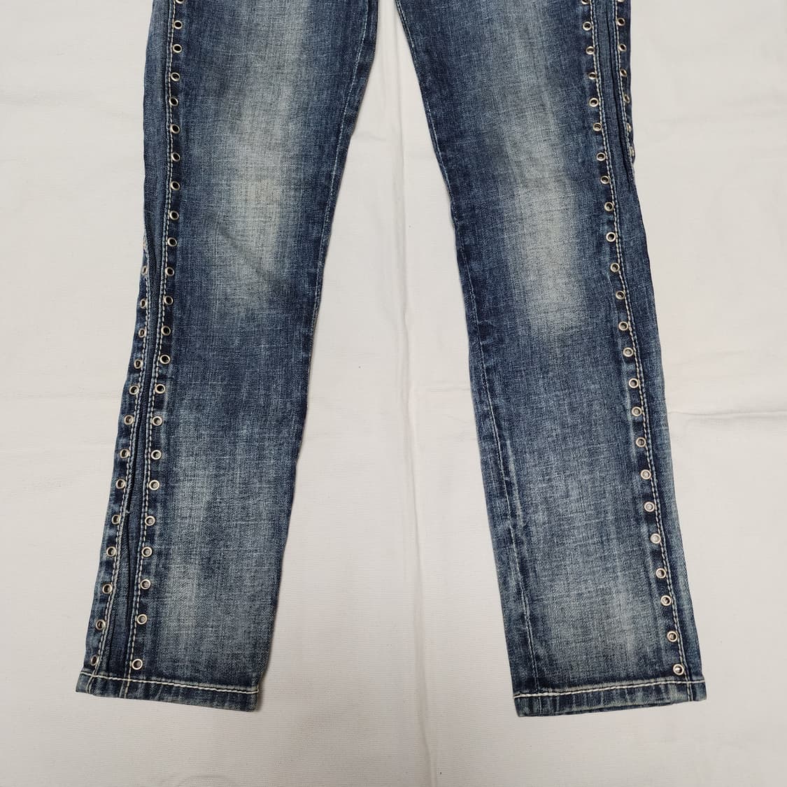 Vigoss 스터드 음각 워싱 데님팬츠 상품이미지6