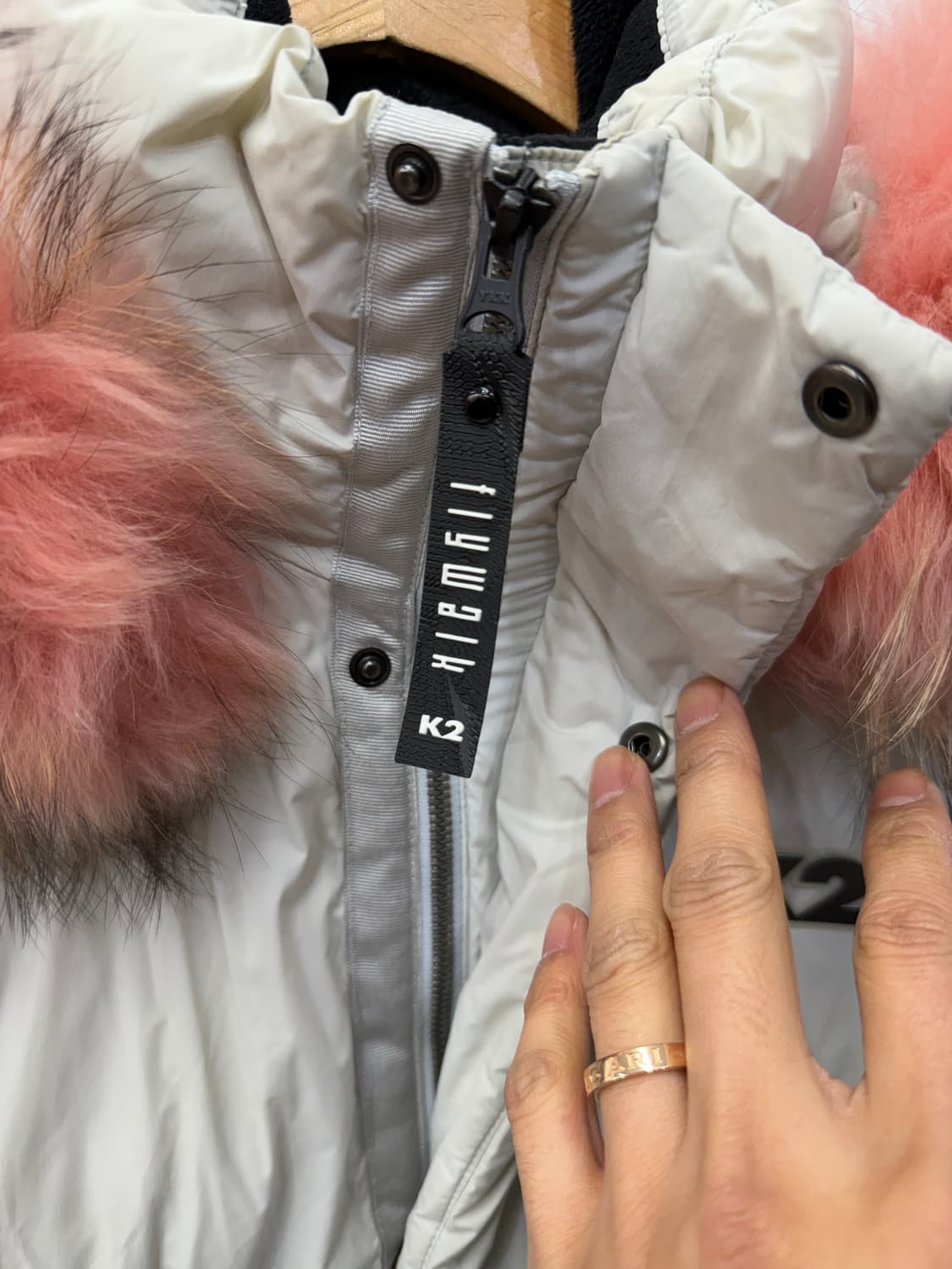 정품) K2 여성 핑크 퍼 오버사이즈 구스패딩 85 상품이미지4