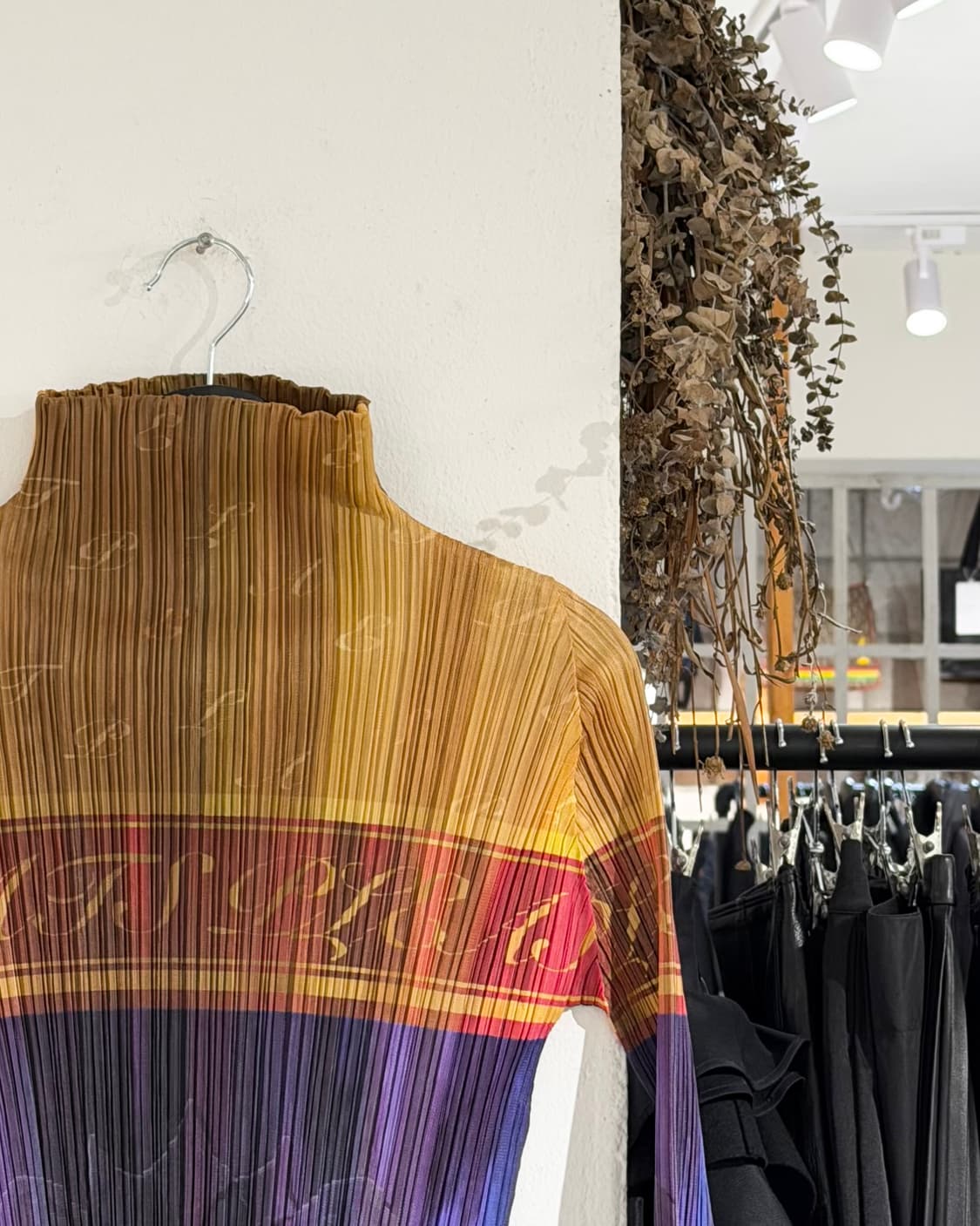 플리츠 플리즈 옐로우 바이올렛 레터링 하이넥 롱슬리브 상품이미지3