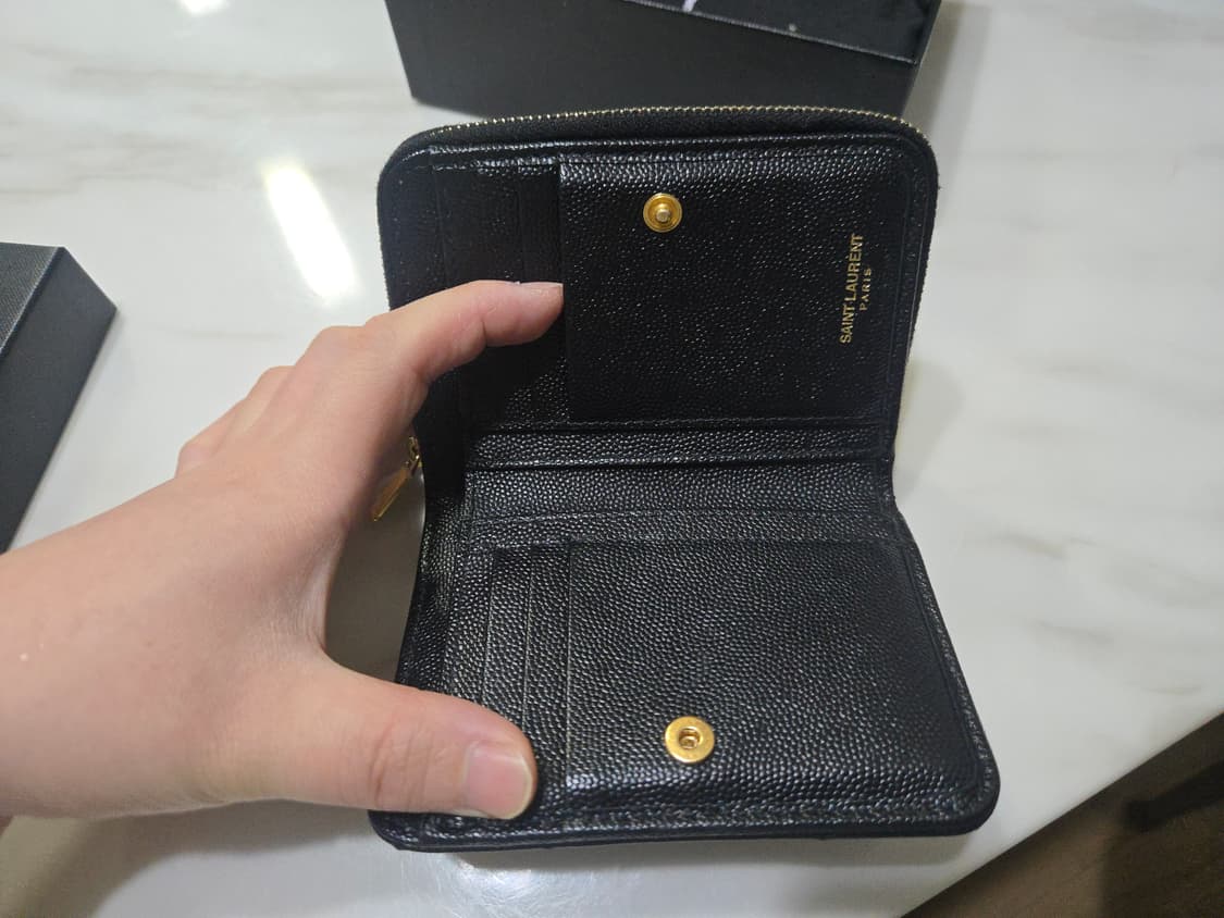 입생로랑 금장로고 반지갑 상품이미지4