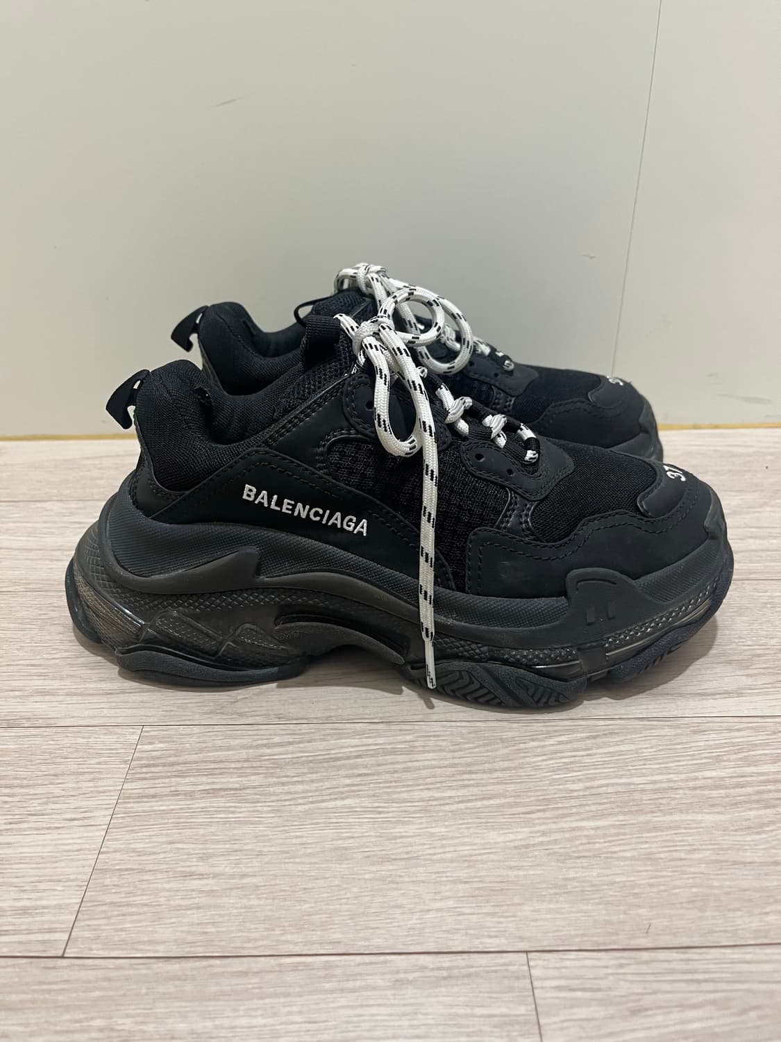 발렌시아가 트리플S 37 블랙 상품이미지1