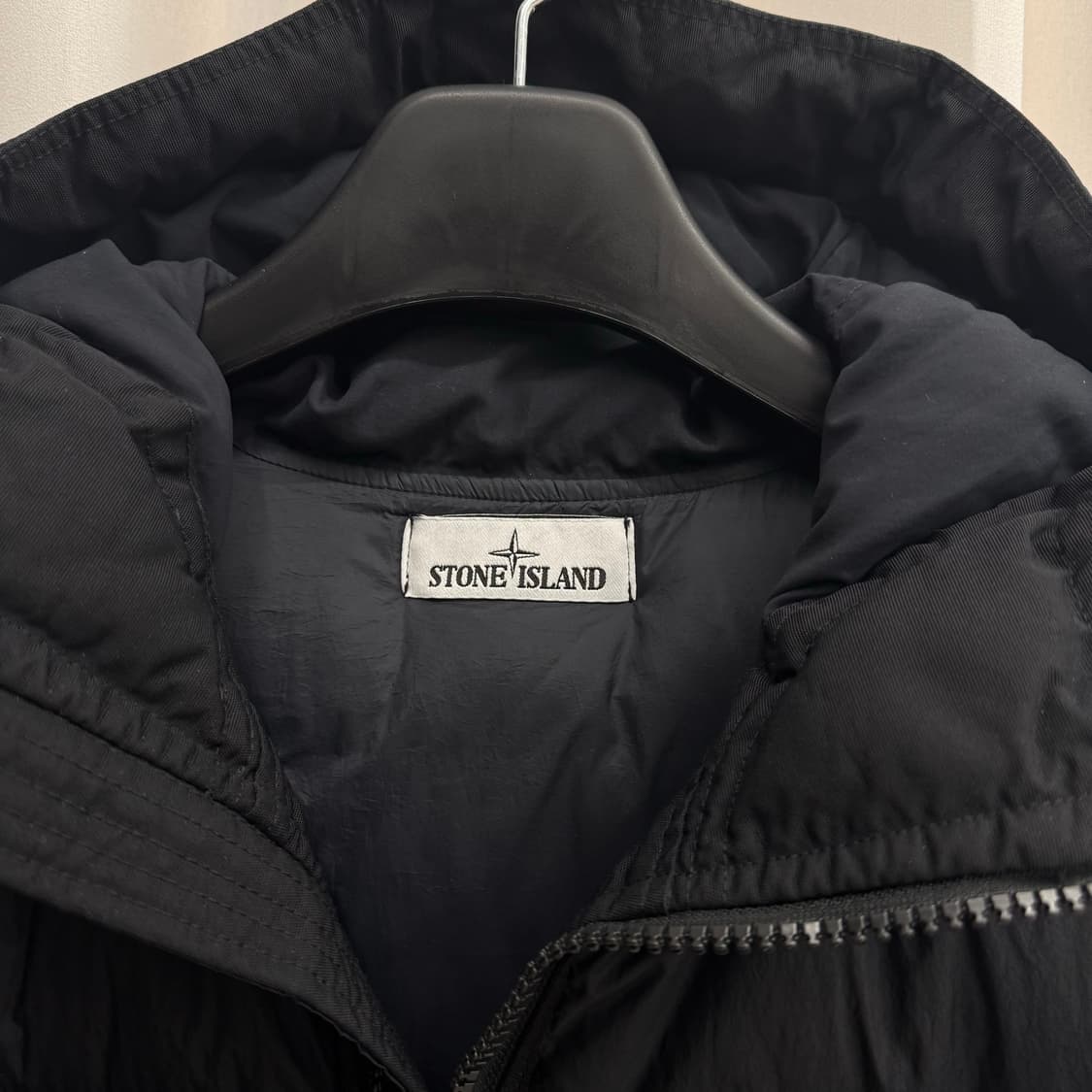 [M] 스톤아일랜드 크링클랩스 후드 패딩 블랙 상품이미지4