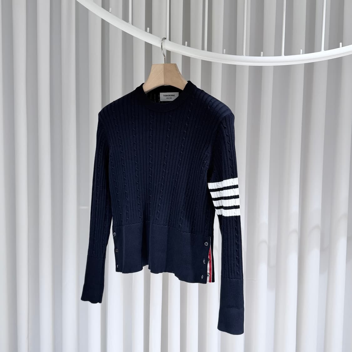1 / 톰브라운 사선완장 케이블 네이비 니트 상품이미지2
