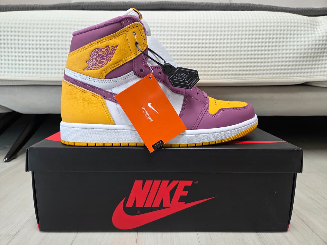 조던 1 레트로 하이 OG 유니버시티 골드 [280,새상품]  상품이미지1