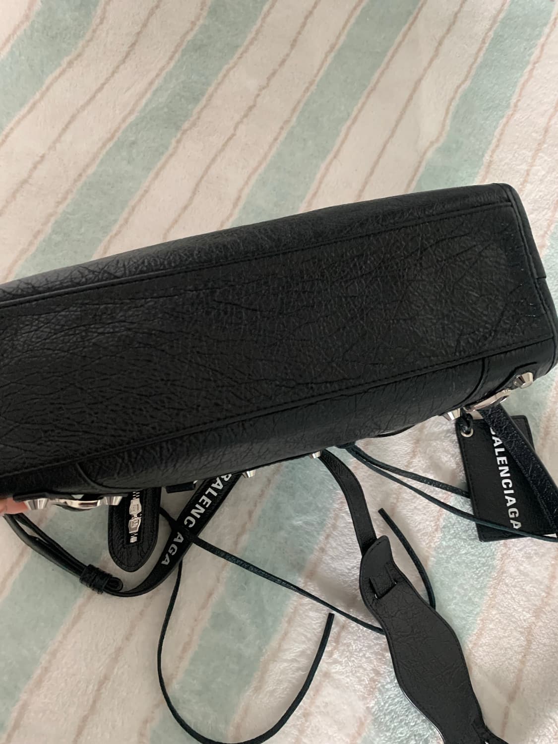 발렌시아가 스몰 모터백 시티백 레터링 블랙 은장 상품이미지8