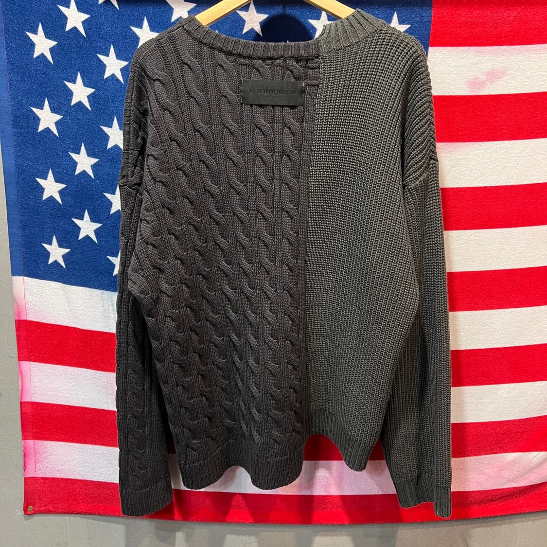 어텐션로우 배색 니트 스웨터 상품이미지2