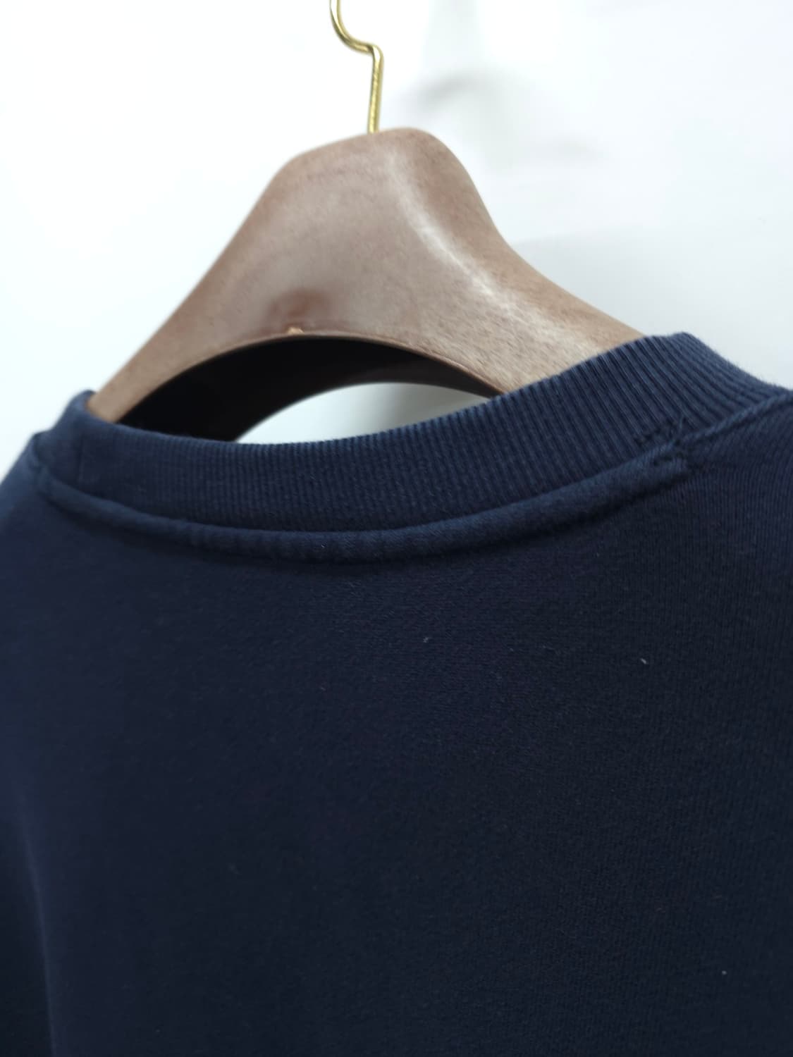 [커버낫] 남성 C 로고패치 포인트 네이비 맨투맨 상품이미지8