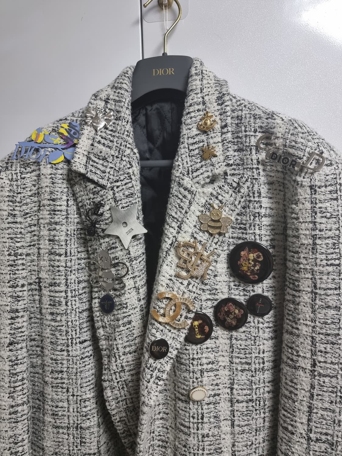 스투시 X 디올 콜라보 해골 꿀벌 브로치 상품이미지6