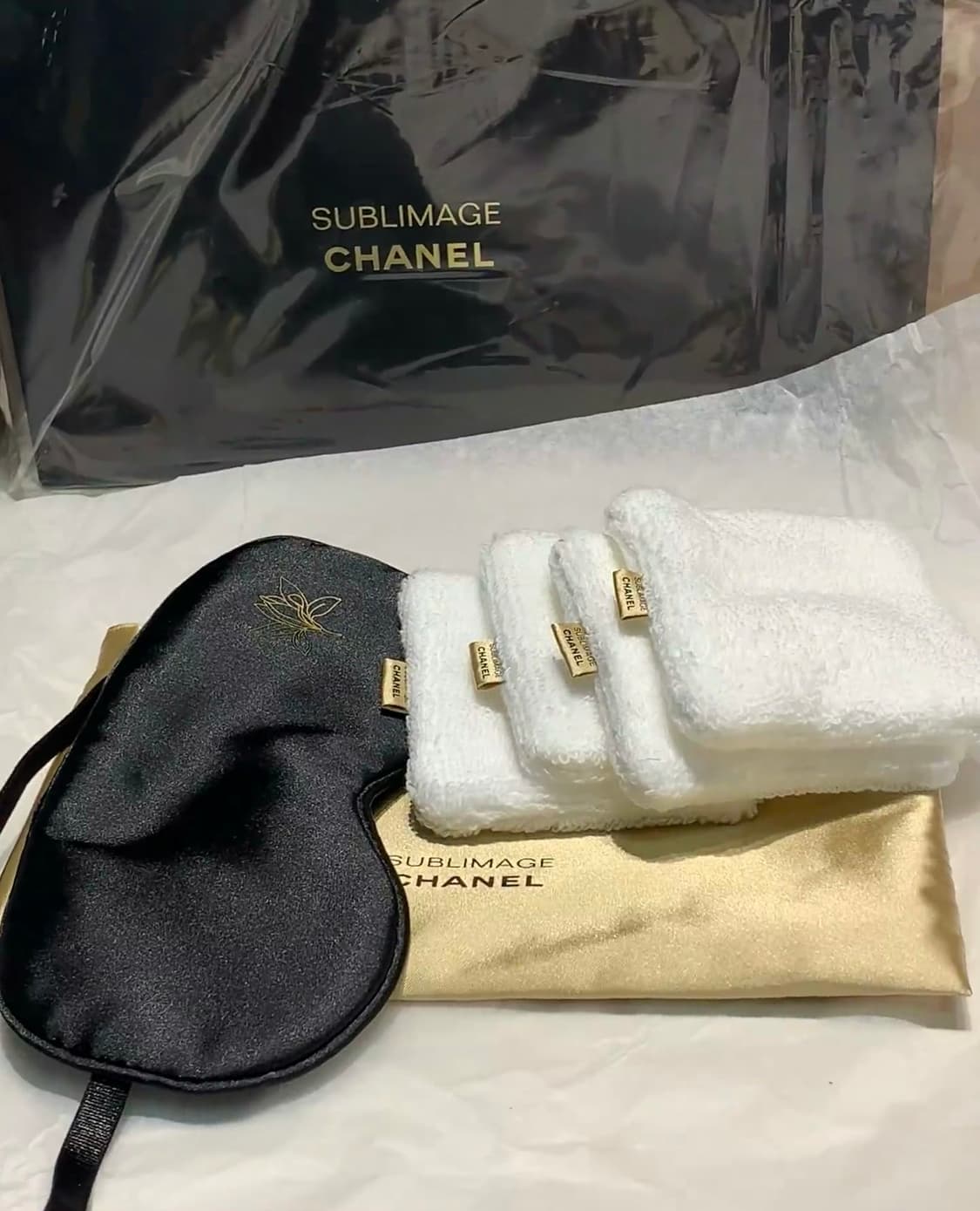 샤넬 뷰티 수블리마지 수면안대 세안패드 파우치 세트 상품이미지2