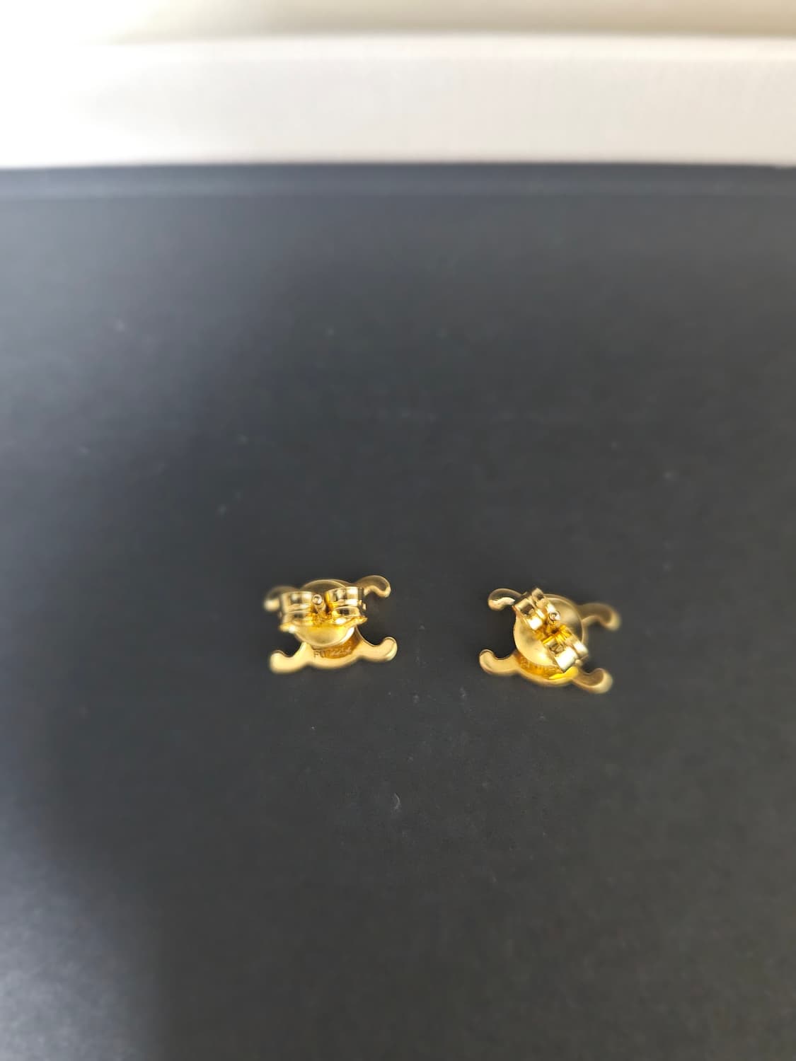 셀린느 트리옹프 스터드 귀걸이 골드 새상품 상품이미지6