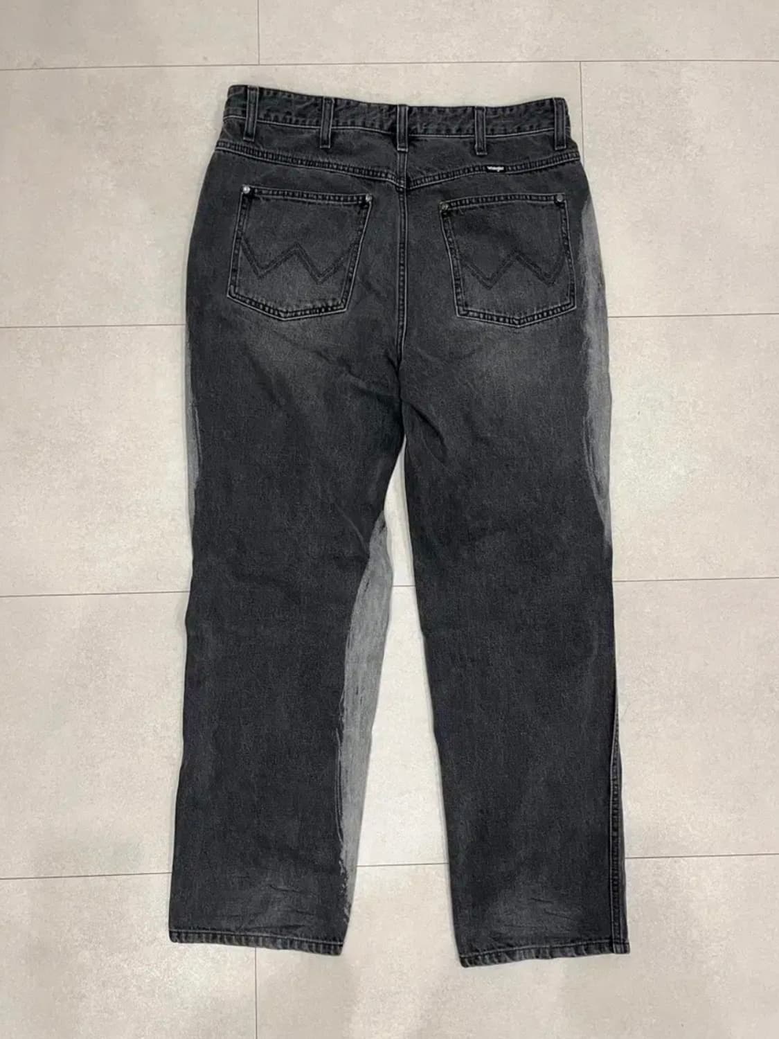 랭글러 그린스로보 레귤러 스트레이트 흑청 스톤 워싱 데님팬츠 상품이미지3