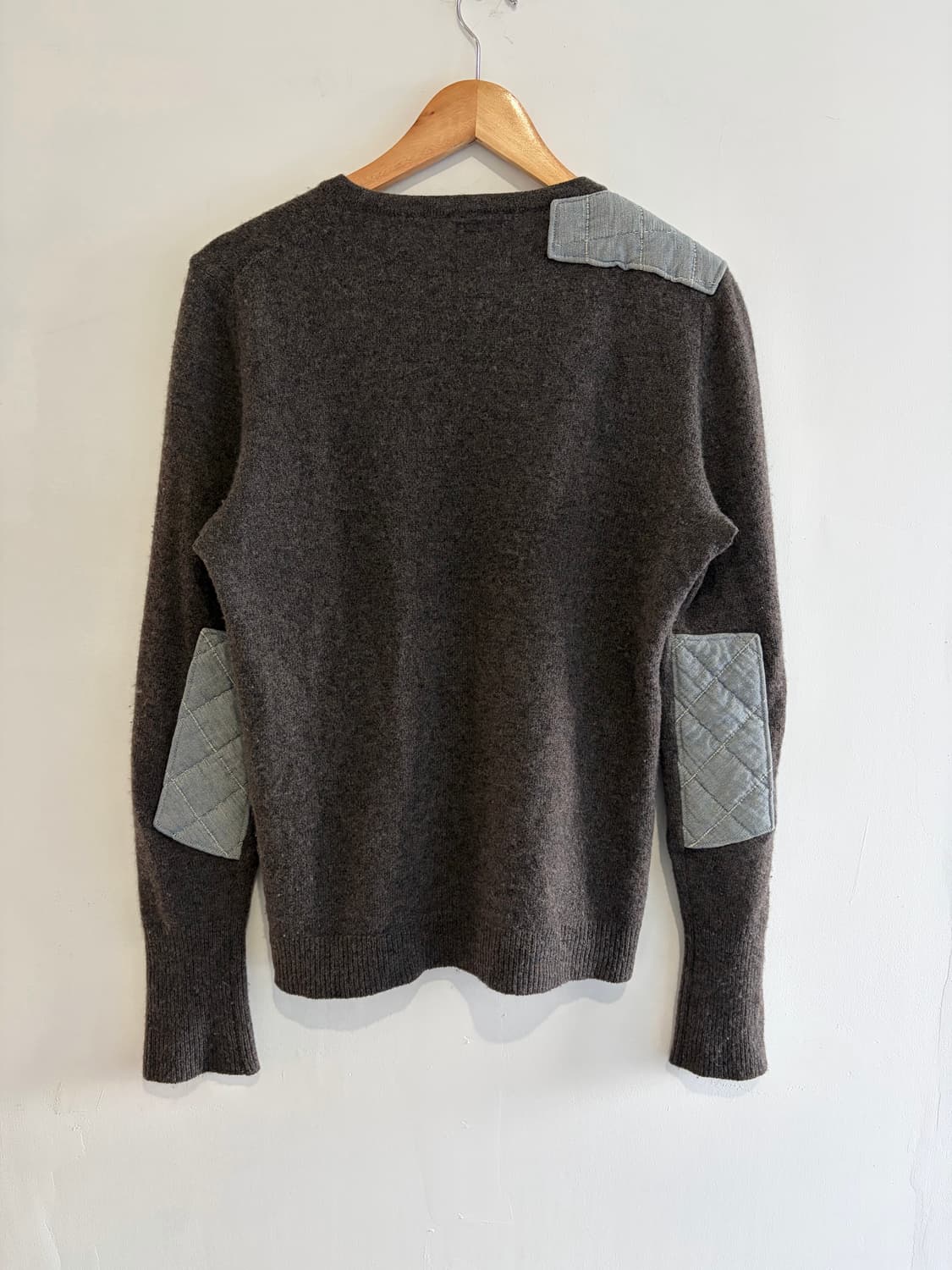 비즈빔 패치드 절개니트 상품이미지5