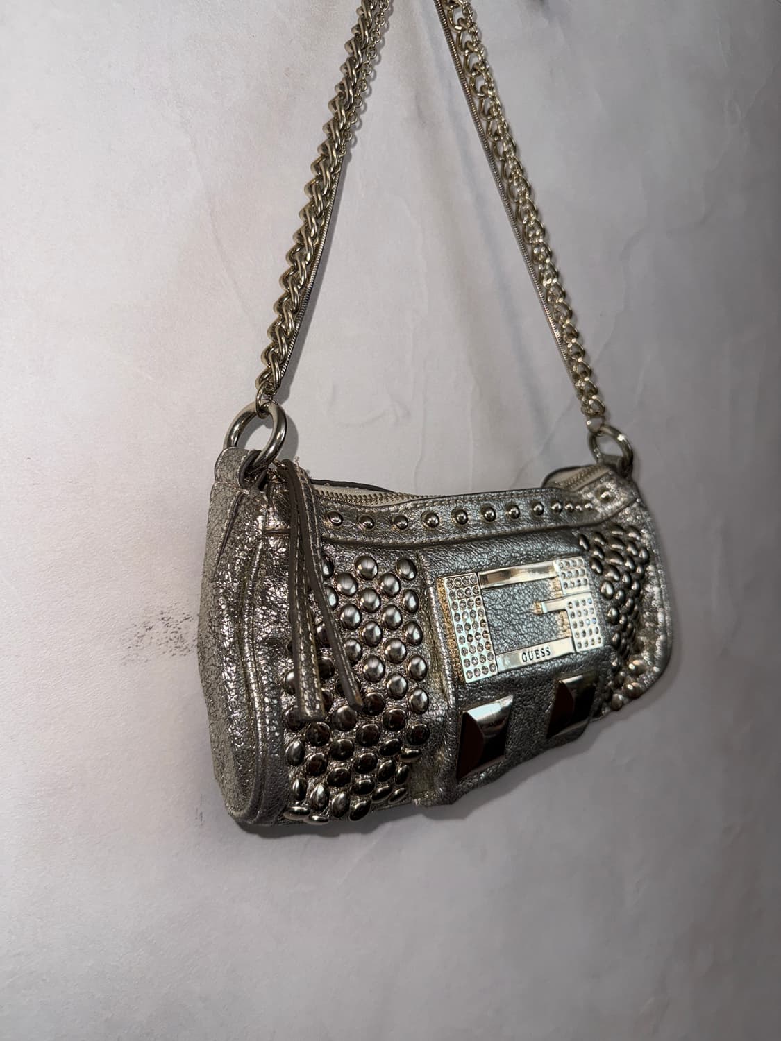 Guess silver stud triple chain 숄더백  상품이미지2