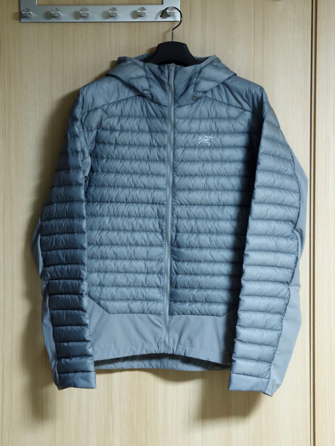 아크테릭스 세륨 하이브리드 후디 VOID 컬러 남성용 상품이미지1