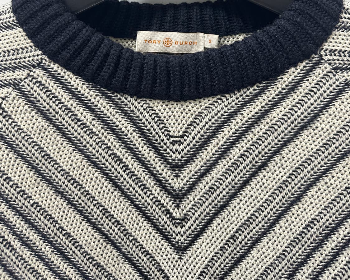 비비안 체브론 패턴 스웨터 상품이미지4