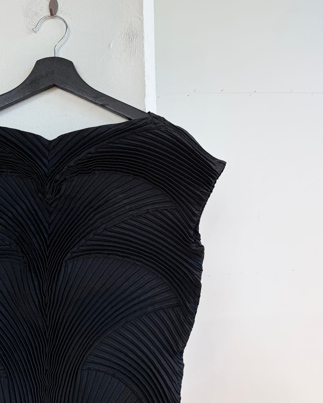 이세이미야케 블랙 링컬 슬리브리스  상품이미지5