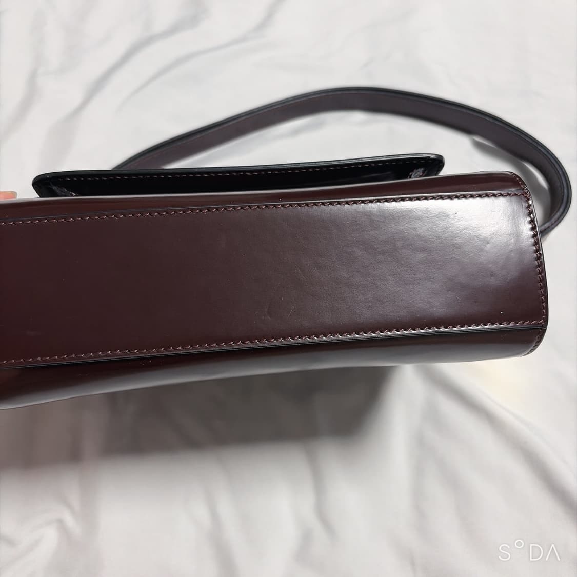 마르니 유광 레더 숄더백 와인 상품이미지4