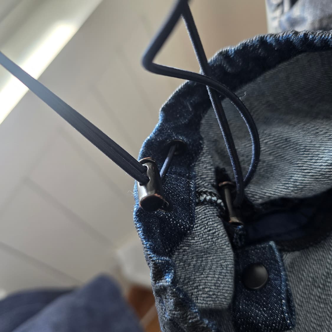 [48] 준지 25ss 오일 데님 퍼커링 카고팬츠 상품이미지5