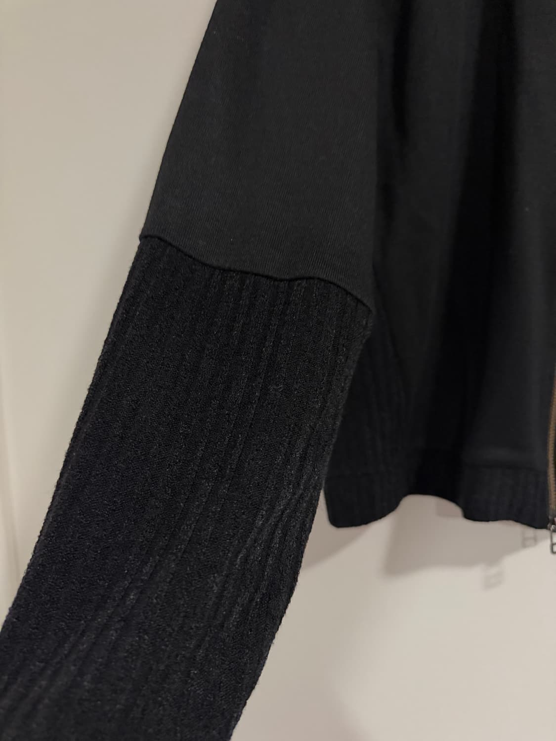 해칭룸 더블 슬리브 트랙 가디건 블랙 상품이미지3