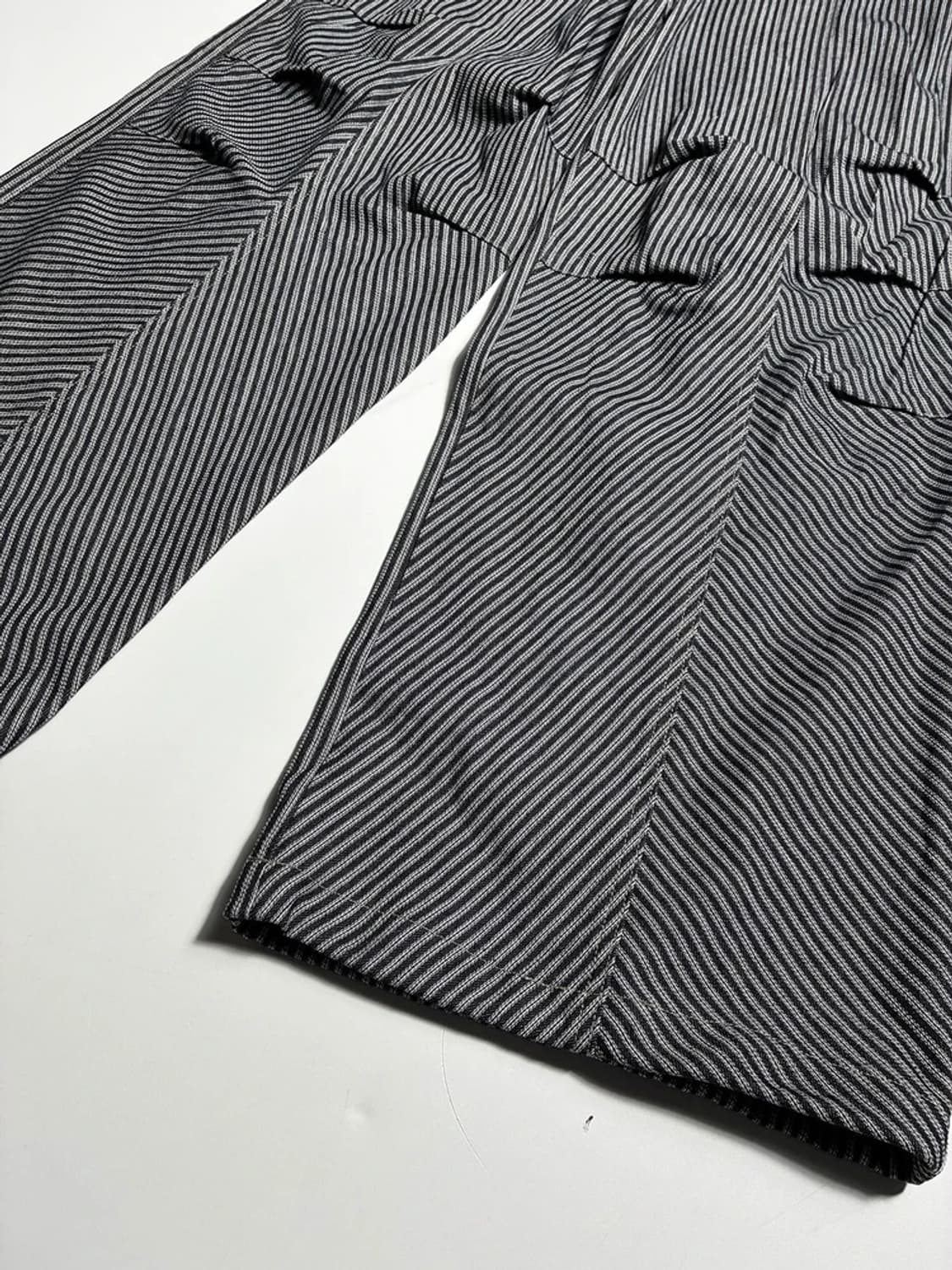 아캄 AAKAM 24FW Knee 핀턱 스트라이프 팬츠 R2014 상품이미지4