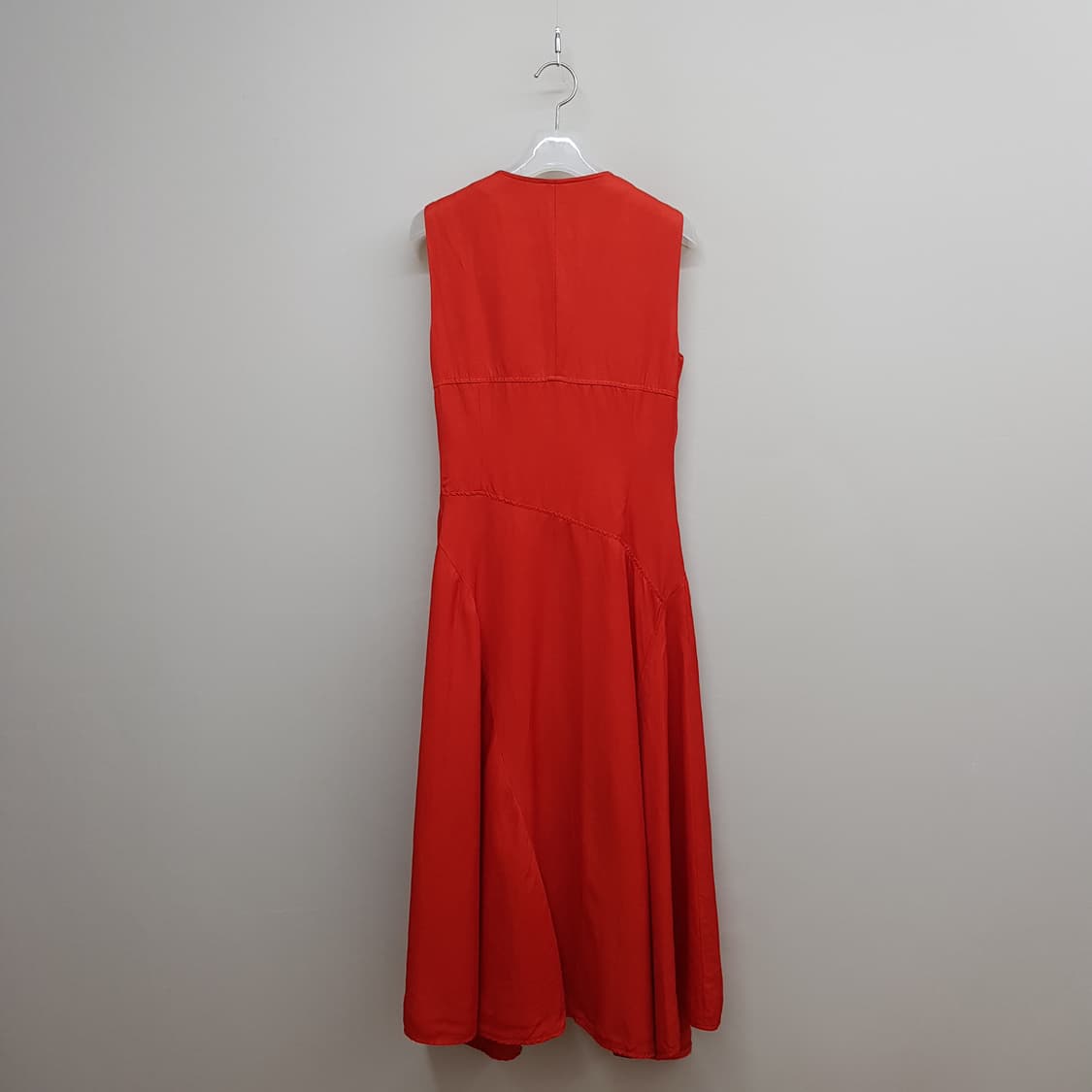 미샤 MICHAA 2021 버튼 디테일 슬리브리스 롱 원피스 상품이미지5