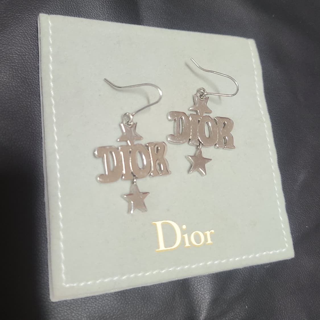 디올 로고 드롭 귀걸이 상품이미지6