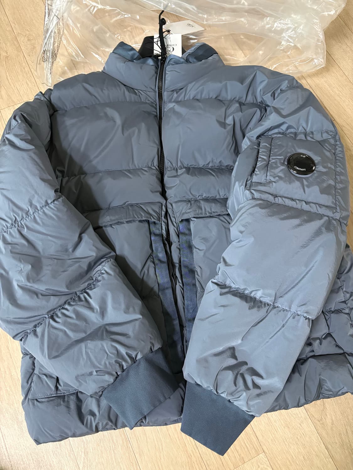 XL)c.p컴퍼니 나이크라R 쇼트 다운 자켓 스톤 블루 cp컴퍼니 패딩 상품이미지2