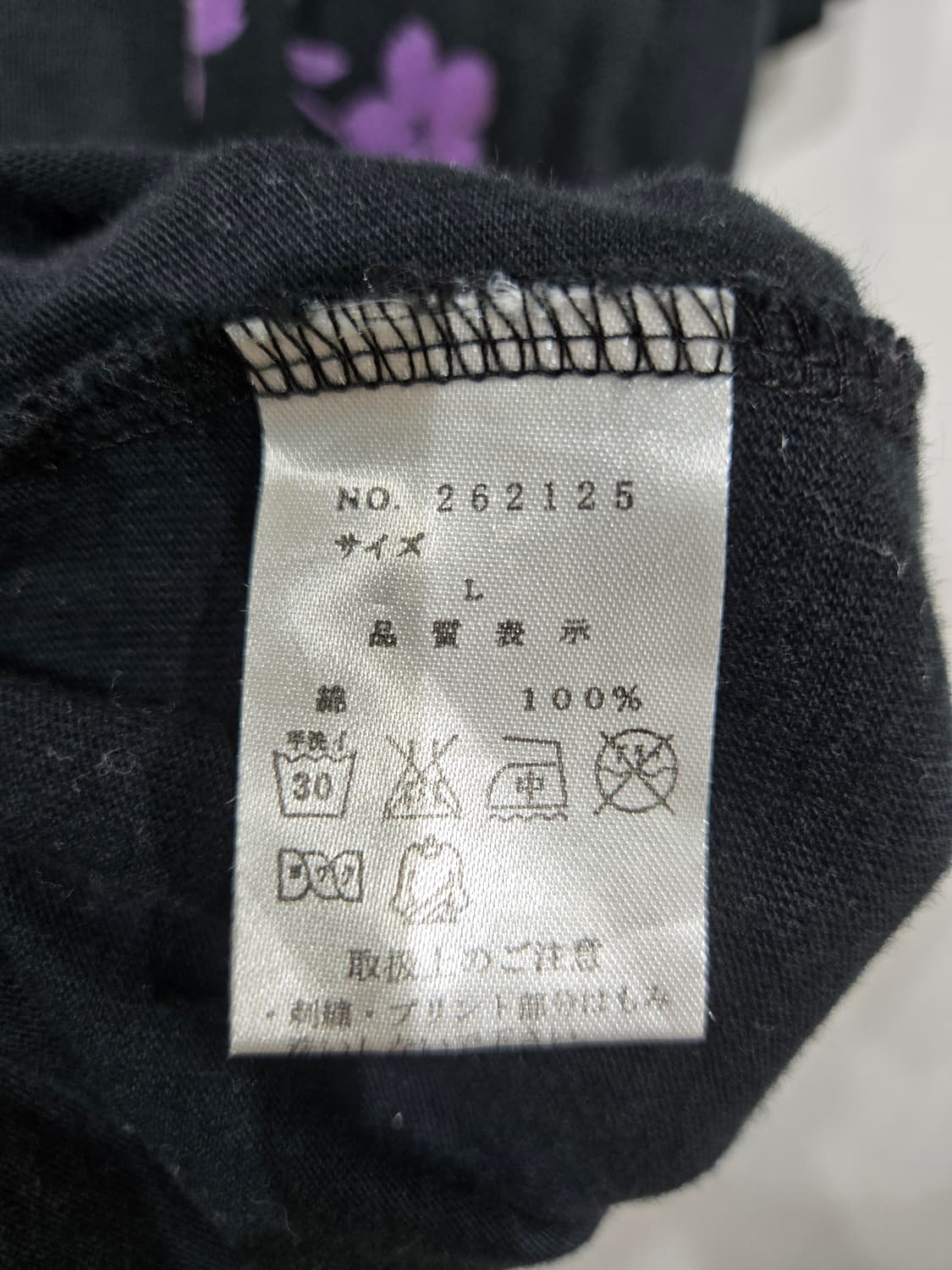 카라쿠리 블랙 반팔 티셔츠 보라색 꽃무늬 프린팅 상품이미지6