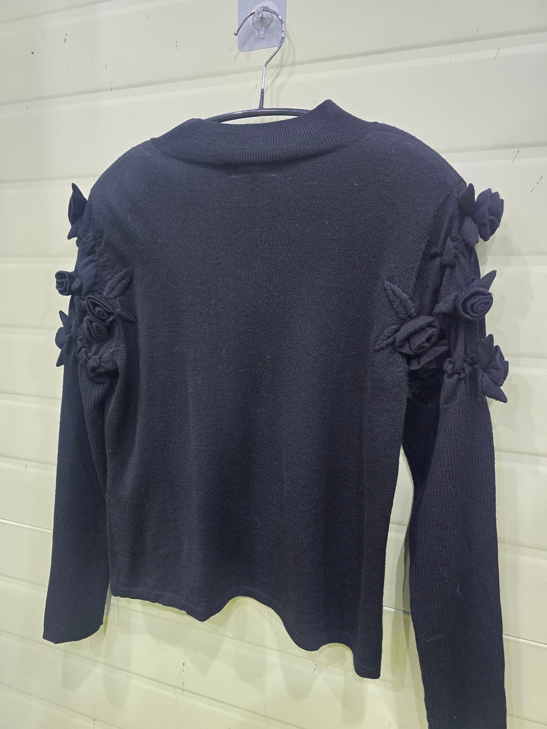 일본 빈티지 울 100% 블랙 플라워 장식 니트 상품이미지6