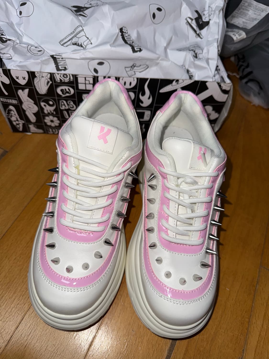 Koifootwear 화이트 핑크 스터드 슈즈 5사이즈 상품이미지5
