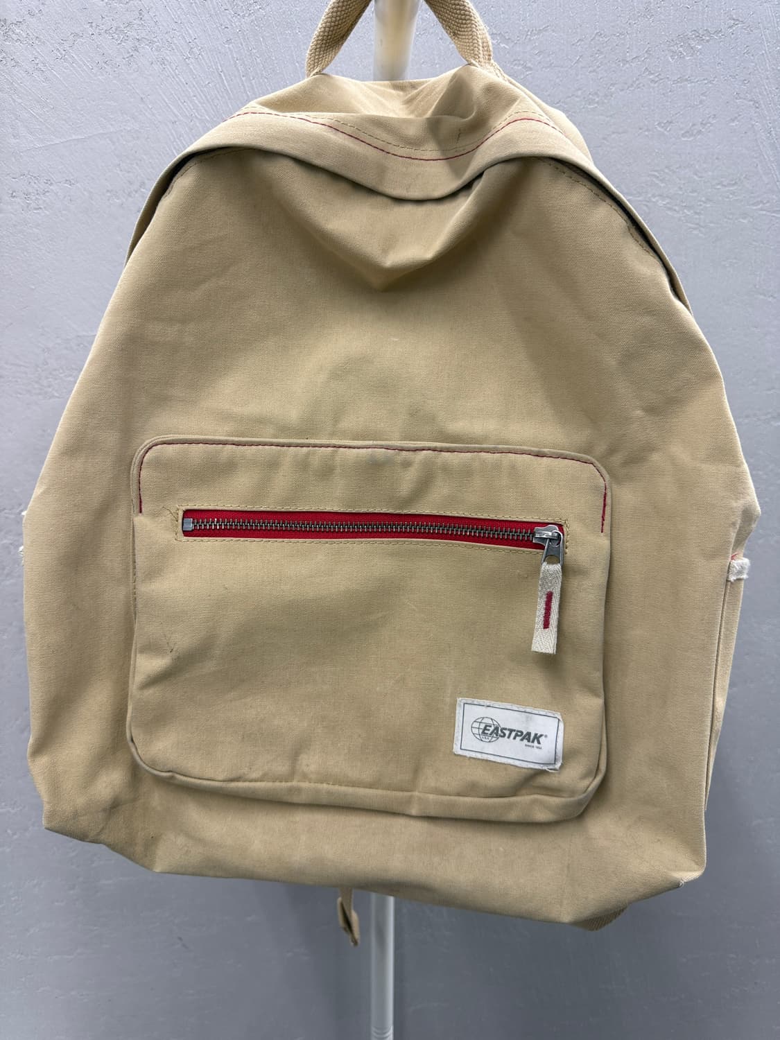 이스트팩 패디드 파커 베이지 백팩 상품이미지2