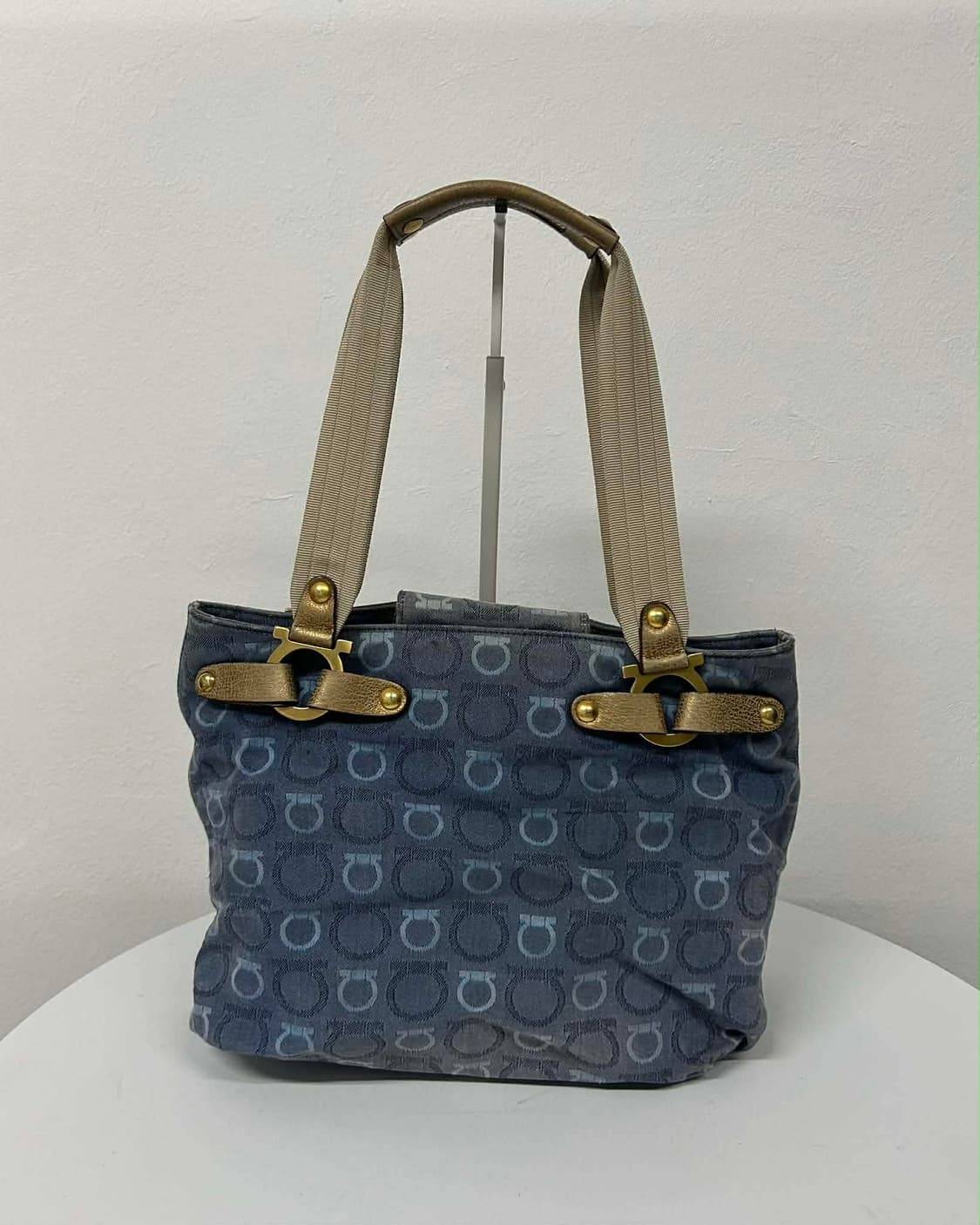 페라가모 간치니 스트랩 캔버스 숄더 토트백 상품이미지4