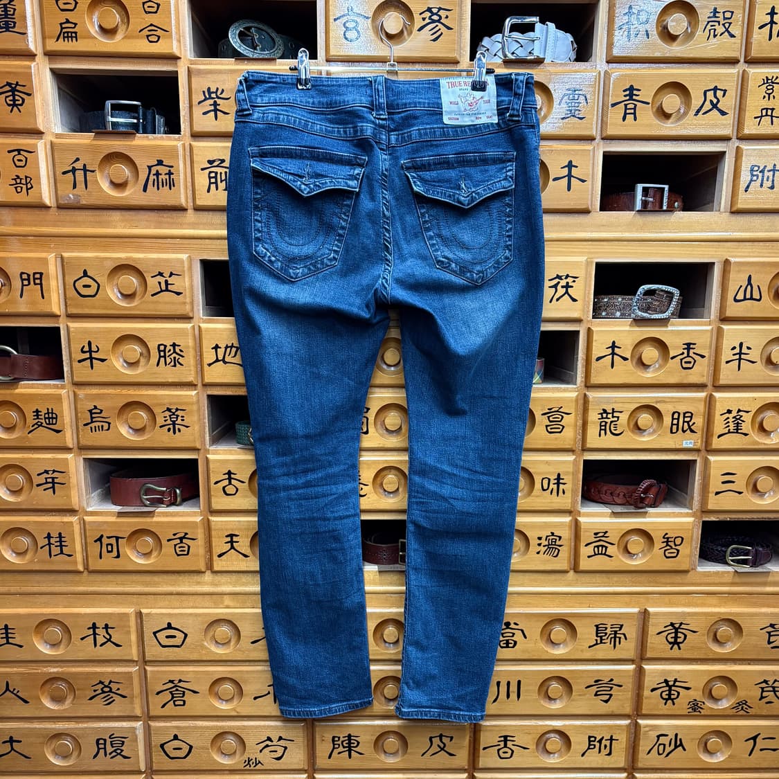 (34) 트루릴리전 스트레이트 핏 중청 데님 팬츠 상품이미지2