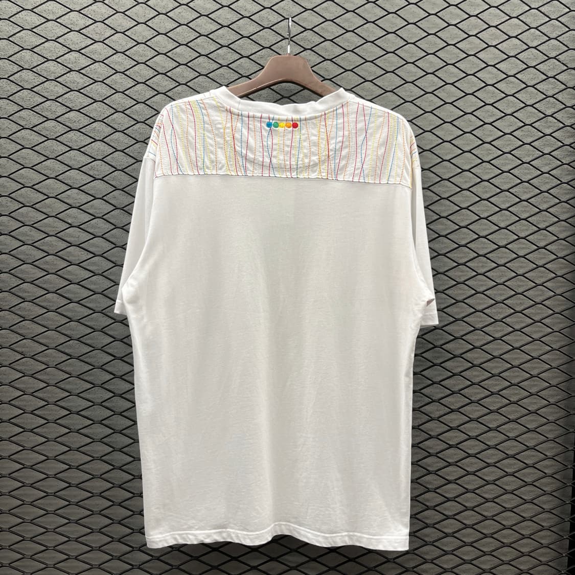 COOGI 쿠지 반팔 티셔츠 화이트 스티치 자수 로고 디테일 상품이미지3