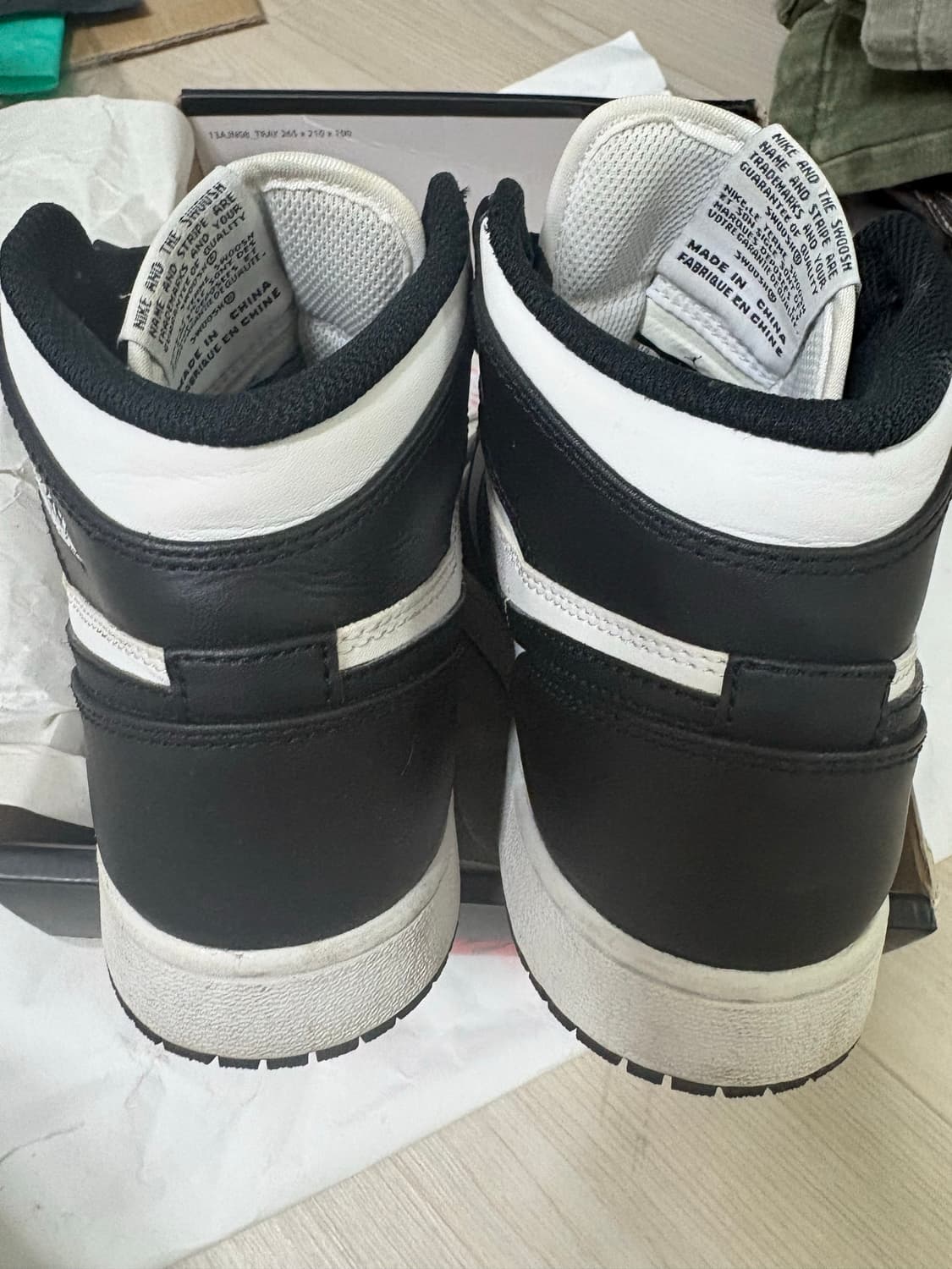 조던 1 레트로 하이 OG 블랙 화이트 2014 GS 235  상품이미지5