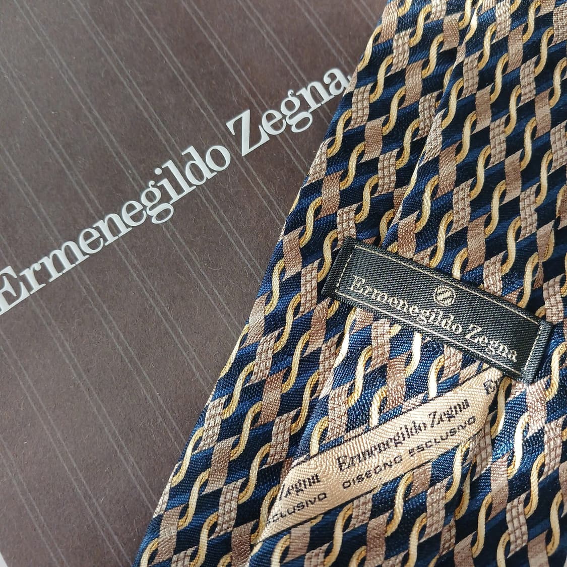 제냐 실크 네이비&골드 패턴 넥타이 9.7cm A+등급 A19174
 상품이미지5