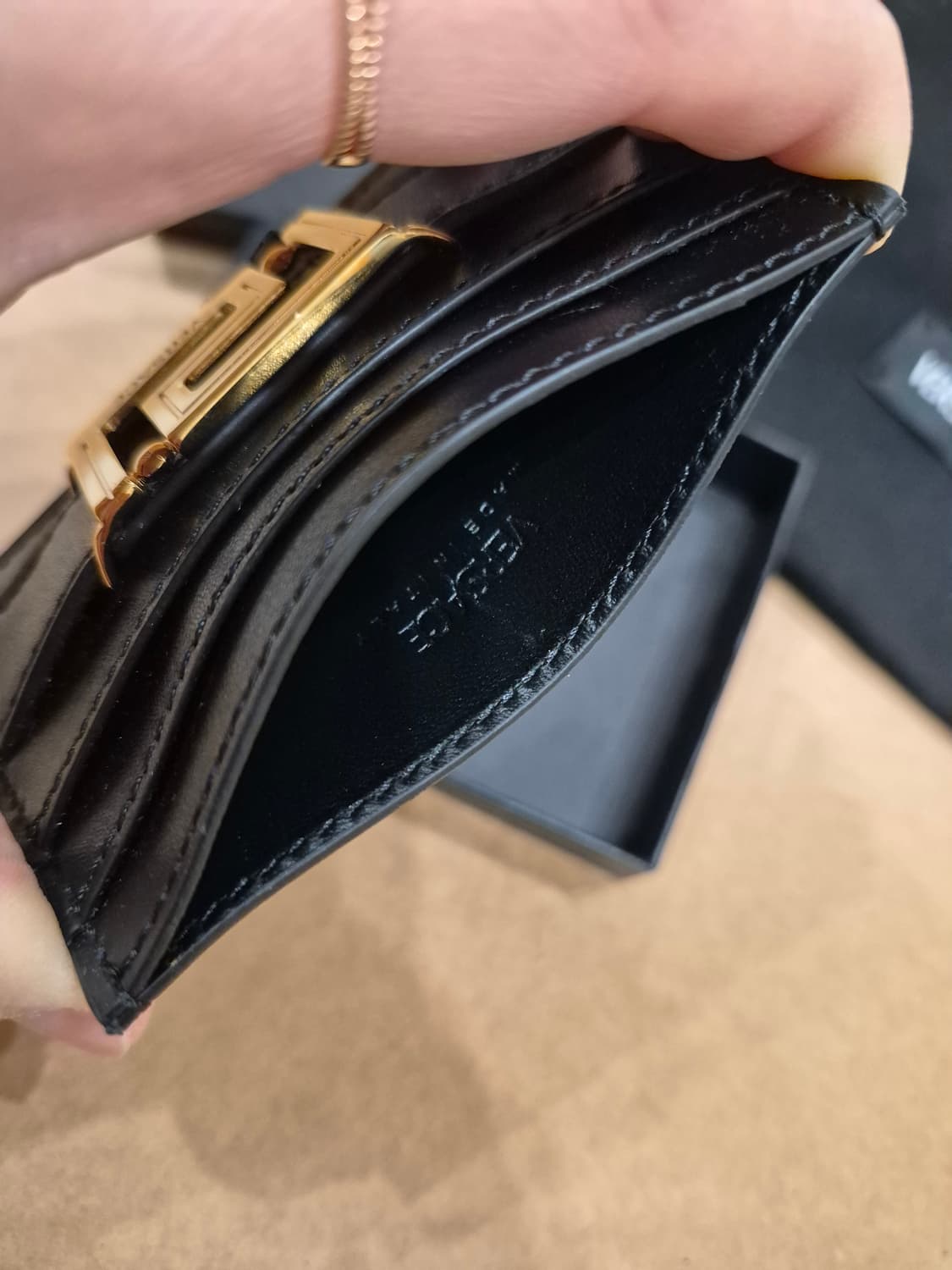 새상품))베르사체 Greca Goddess 카드지갑 블랙 상품이미지4