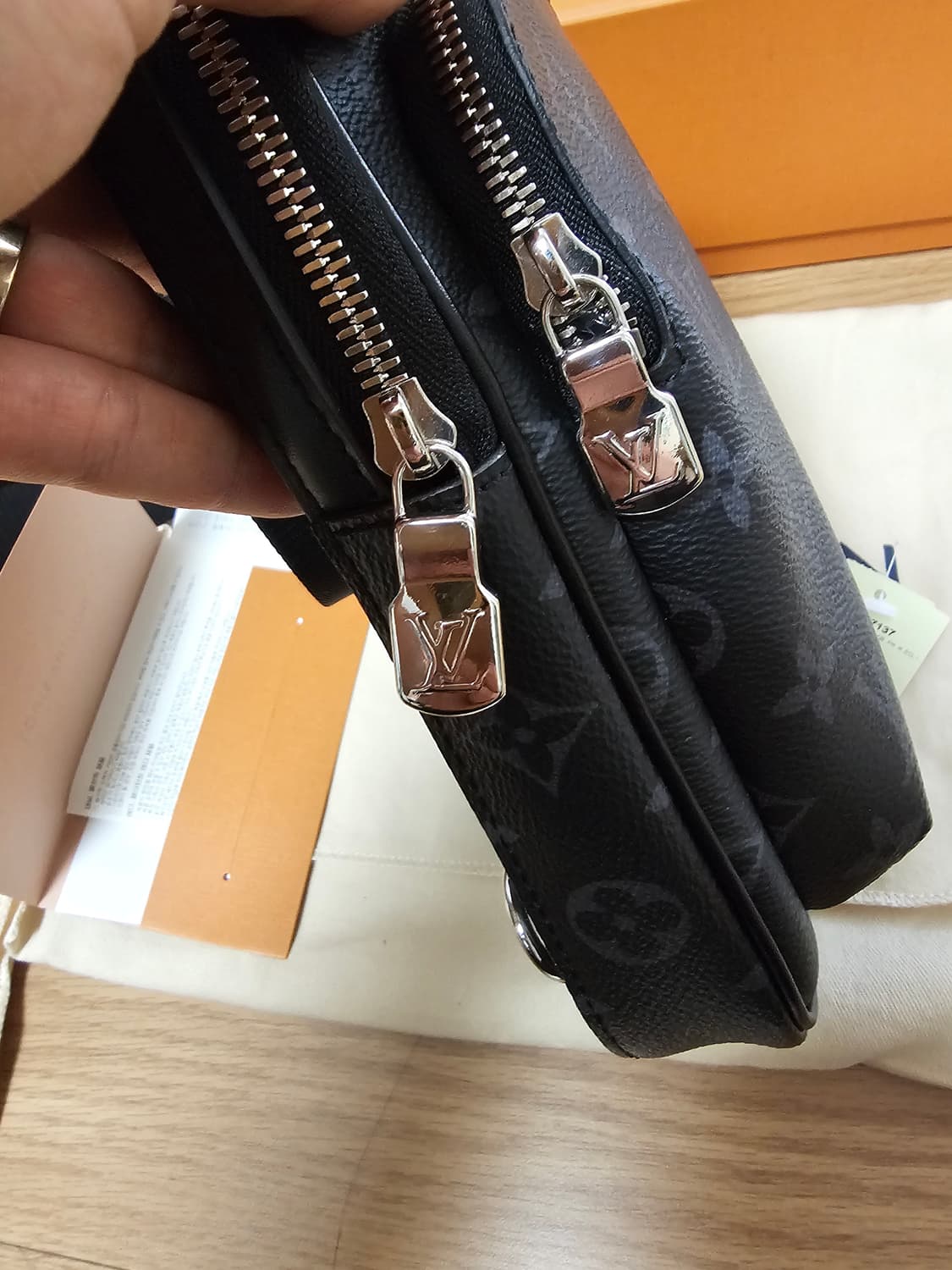 루이비통 이클립스 에비뉴 슬링백PM 범백 크로스백 신형 상품이미지8